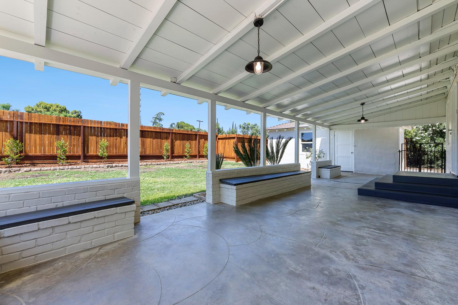 657 E Ramona Way, Fresno, CA 93704