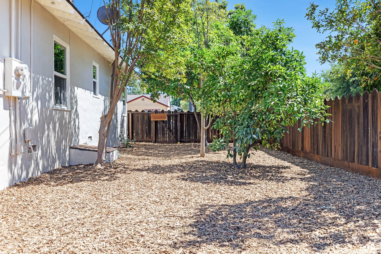 657 E Ramona Way, Fresno, CA 93704