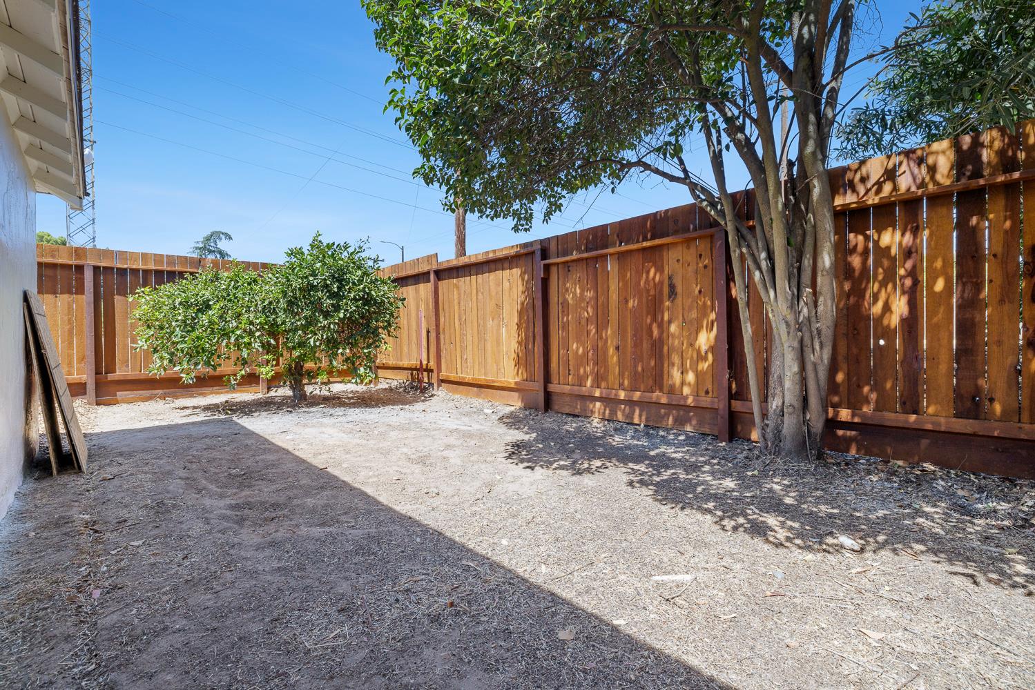 657 E Ramona Way, Fresno, CA 93704
