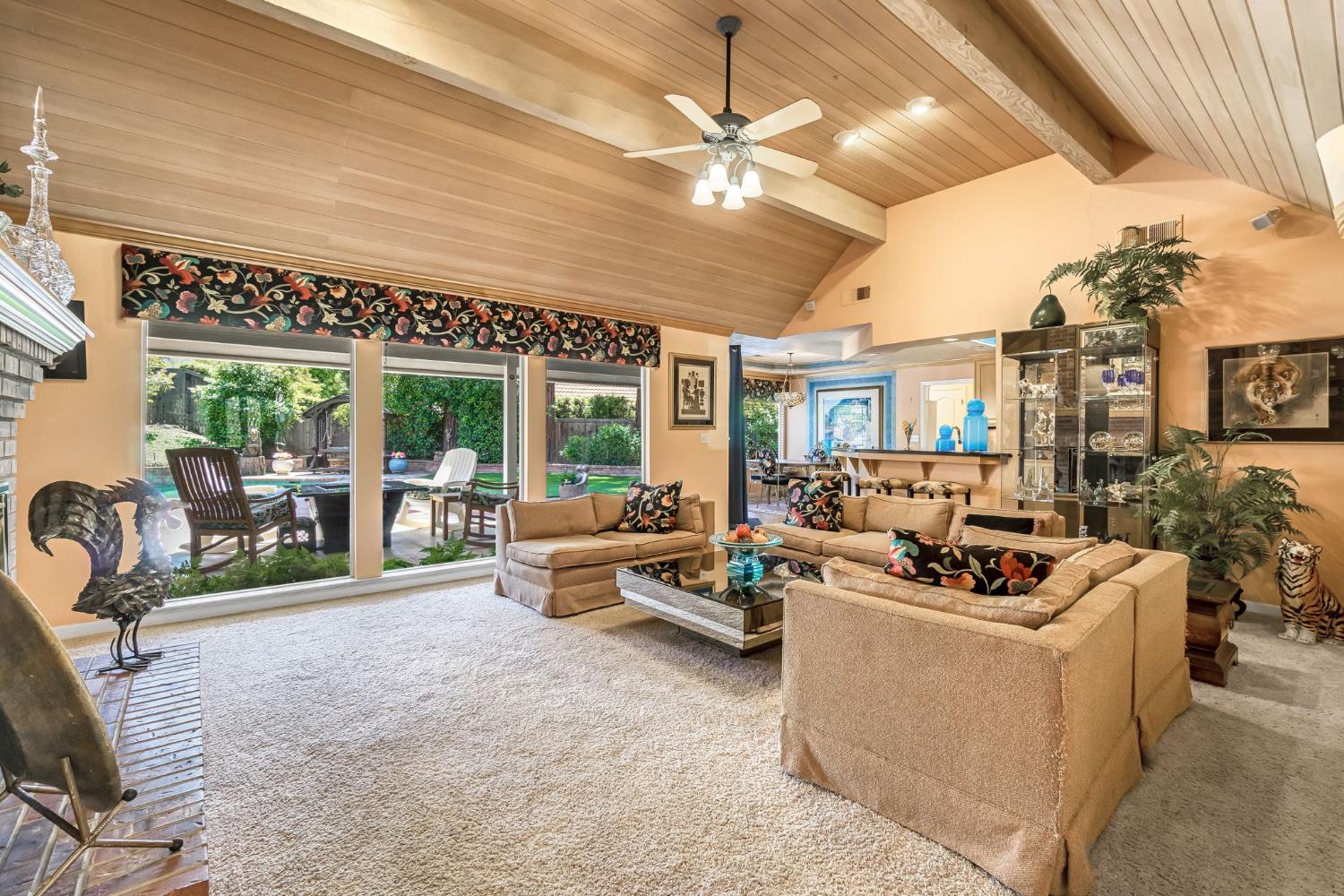 9452 N Madison Ridge Rd, Fresno, CA 93720