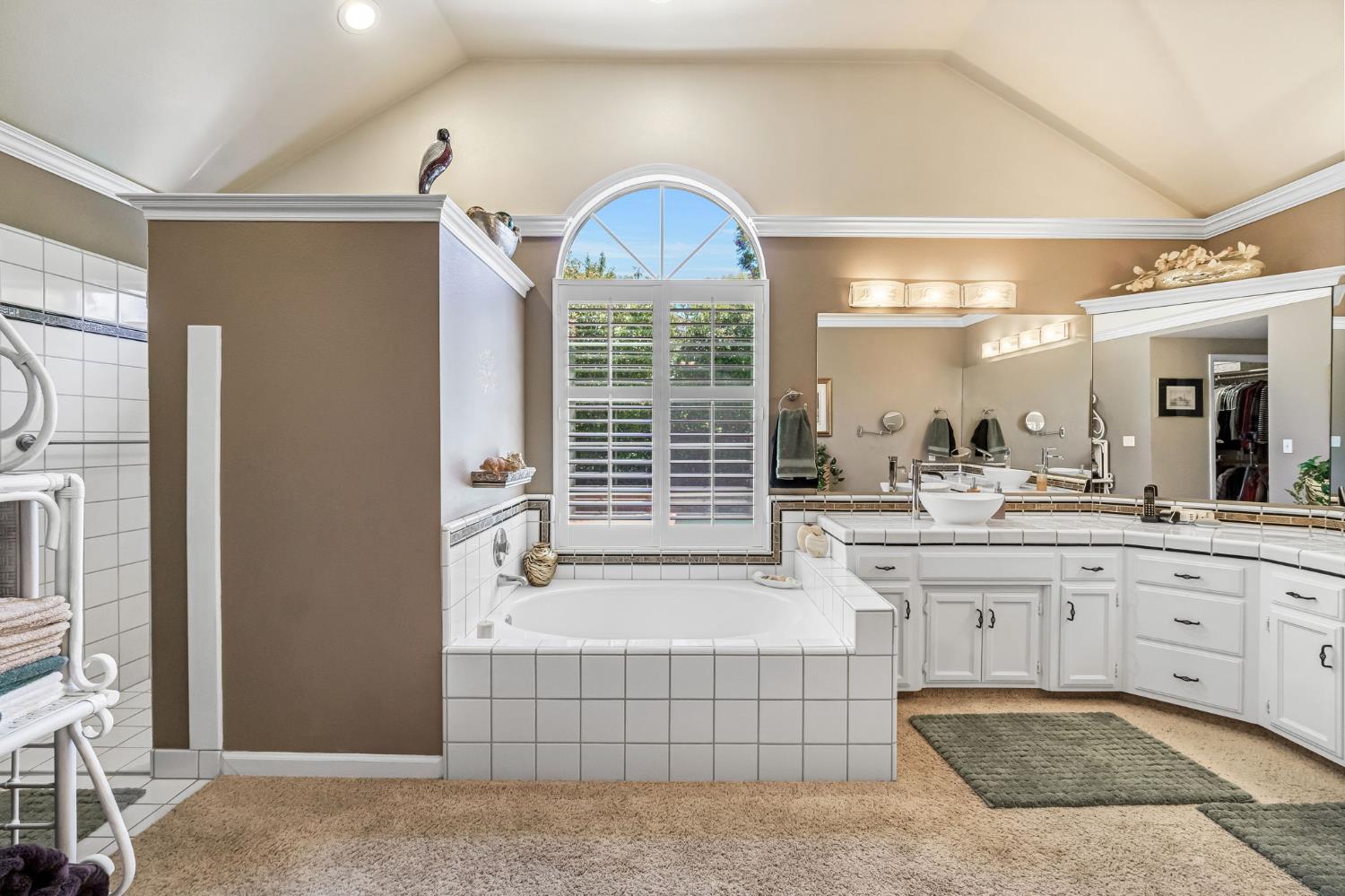 9452 N Madison Ridge Rd, Fresno, CA 93720