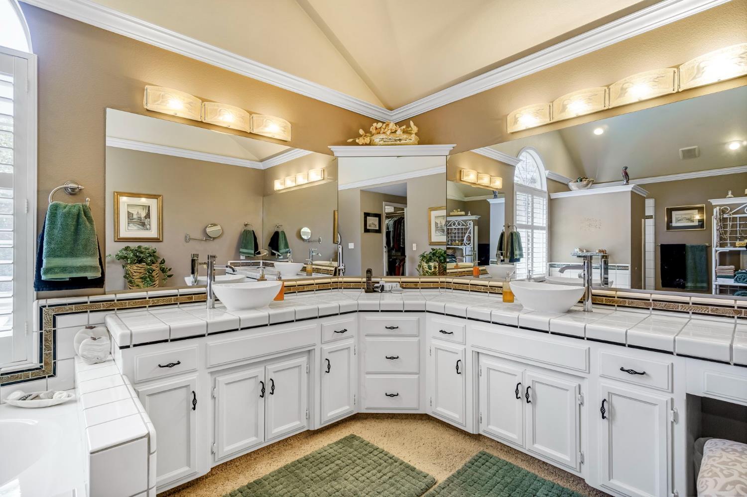 9452 N Madison Ridge Rd, Fresno, CA 93720