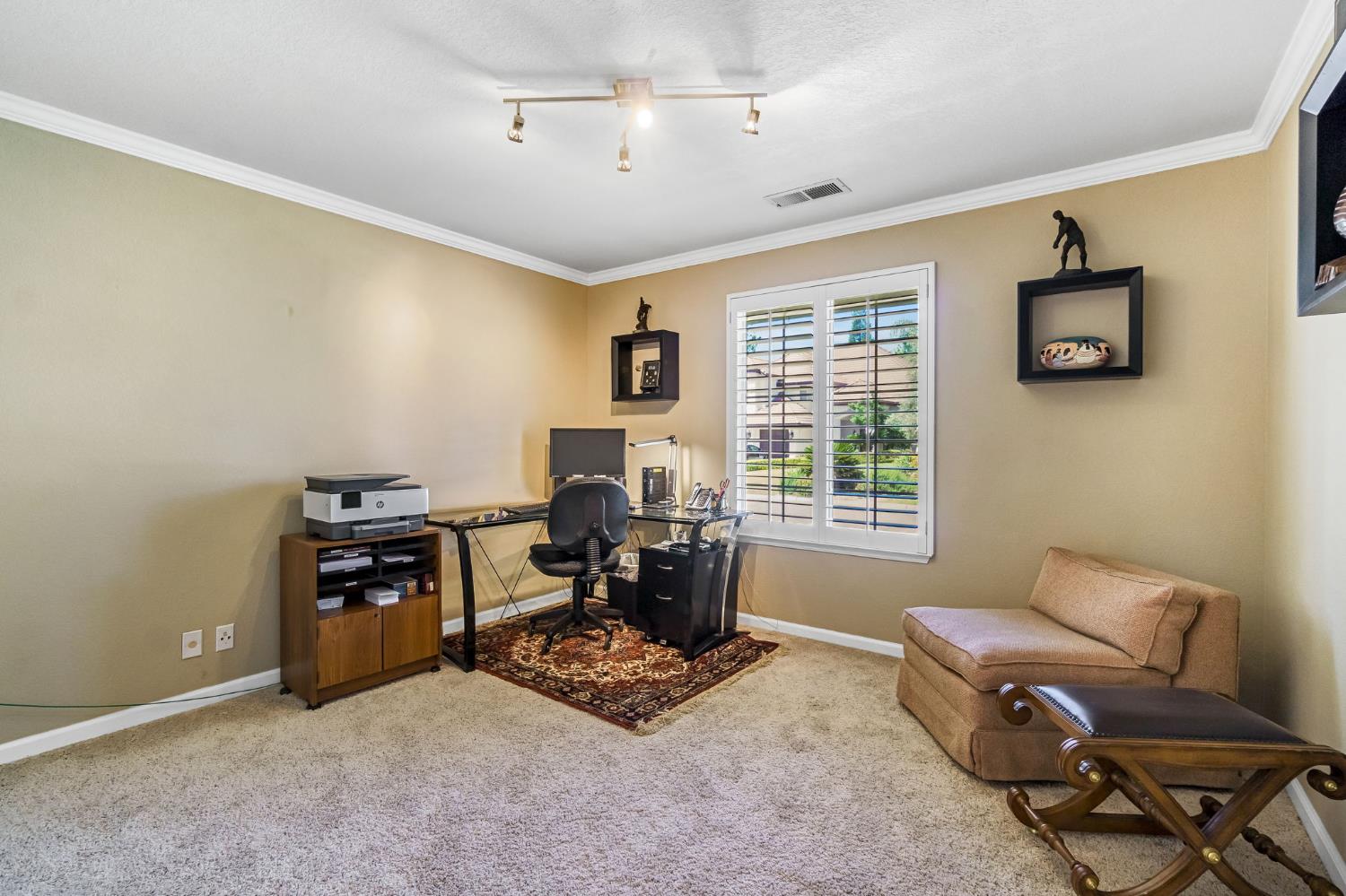 9452 N Madison Ridge Rd, Fresno, CA 93720