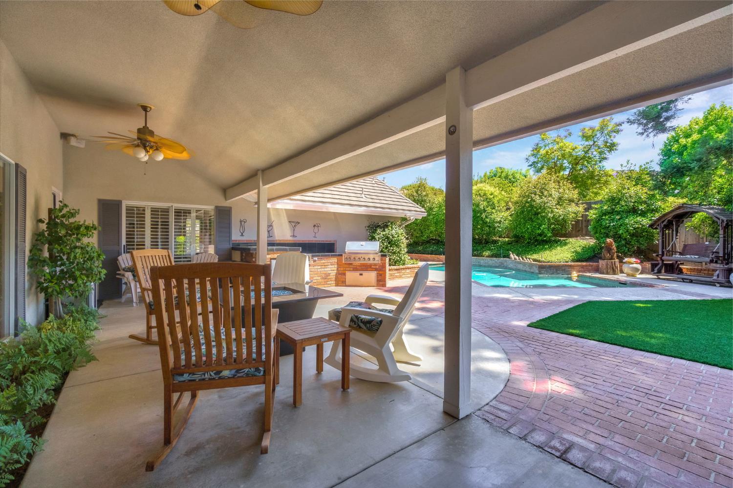 9452 N Madison Ridge Rd, Fresno, CA 93720