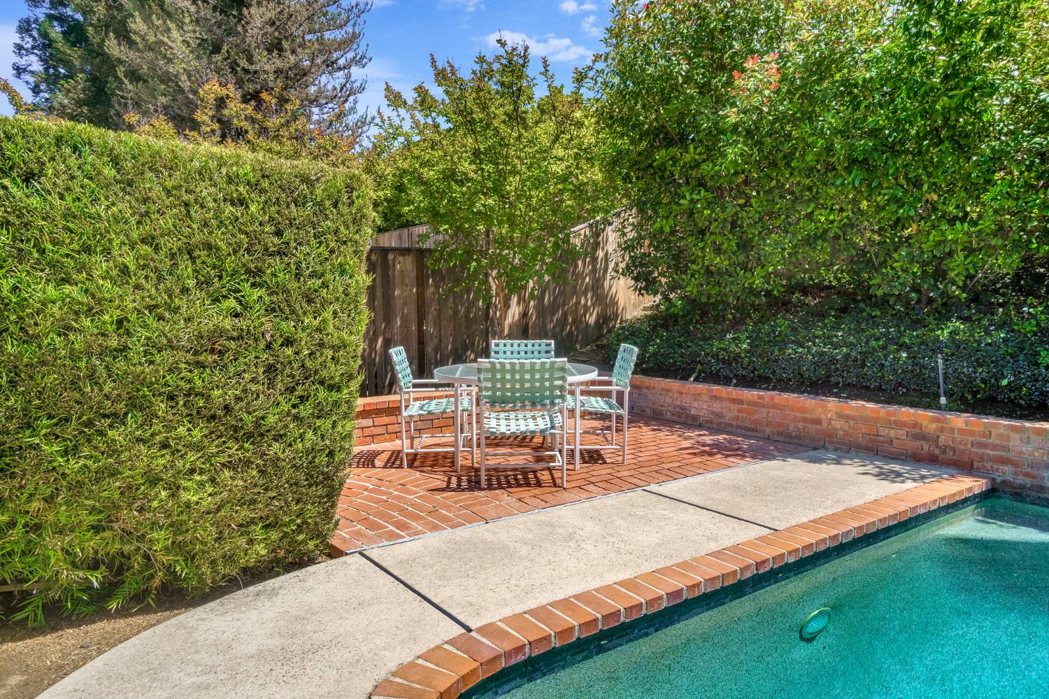 9452 N Madison Ridge Rd, Fresno, CA 93720
