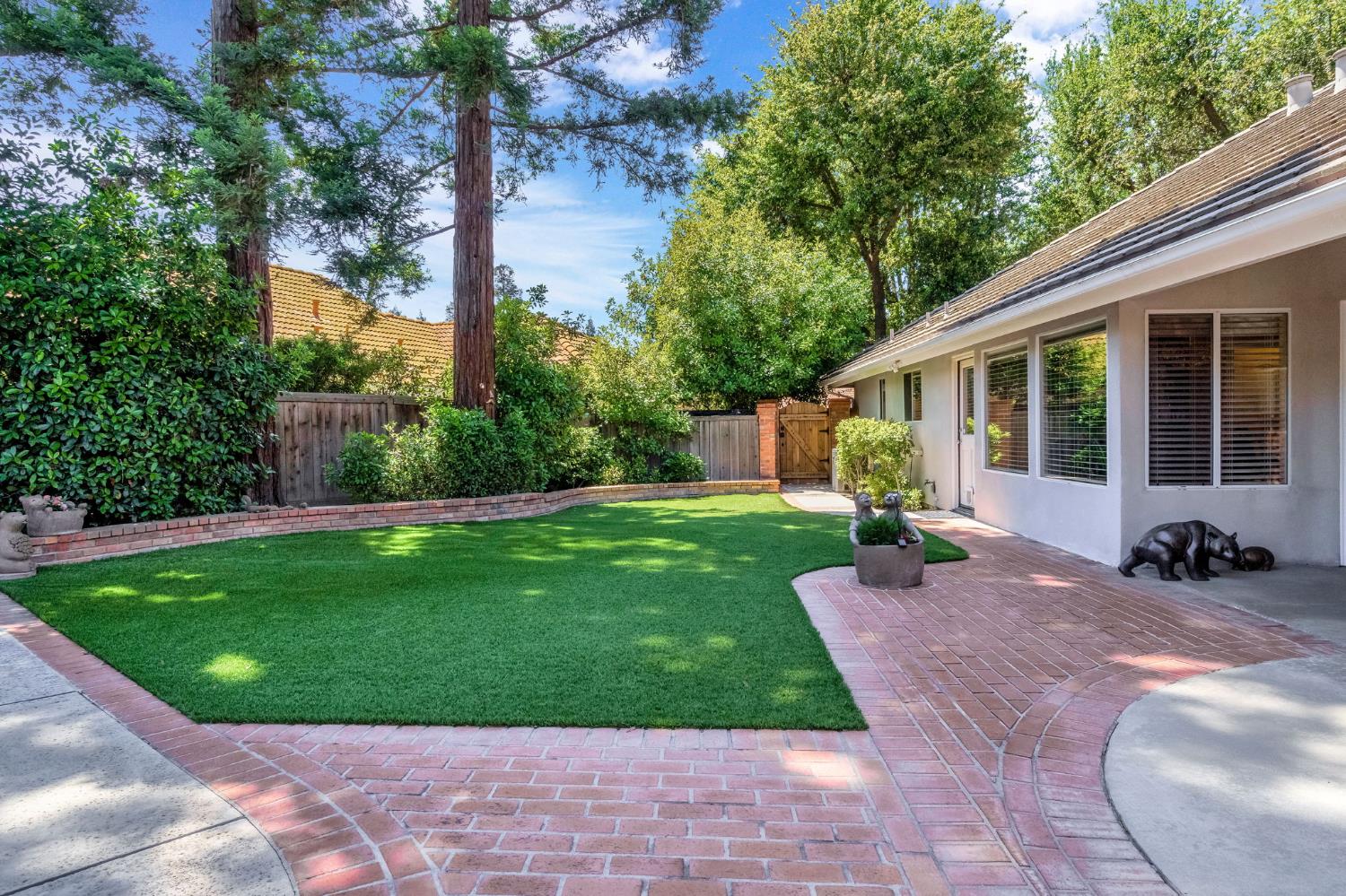 9452 N Madison Ridge Rd, Fresno, CA 93720