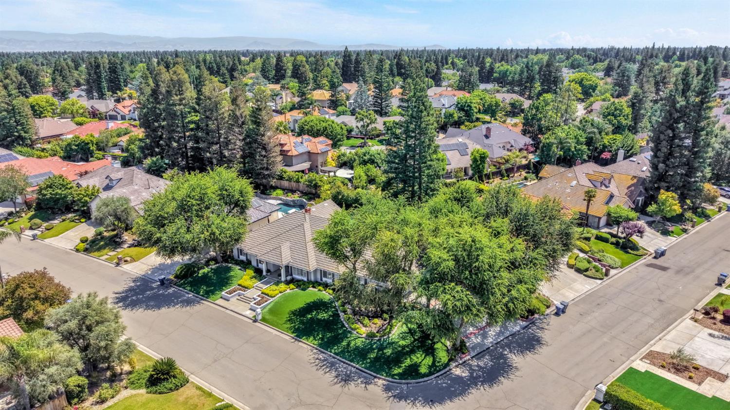 9452 N Madison Ridge Rd, Fresno, CA 93720