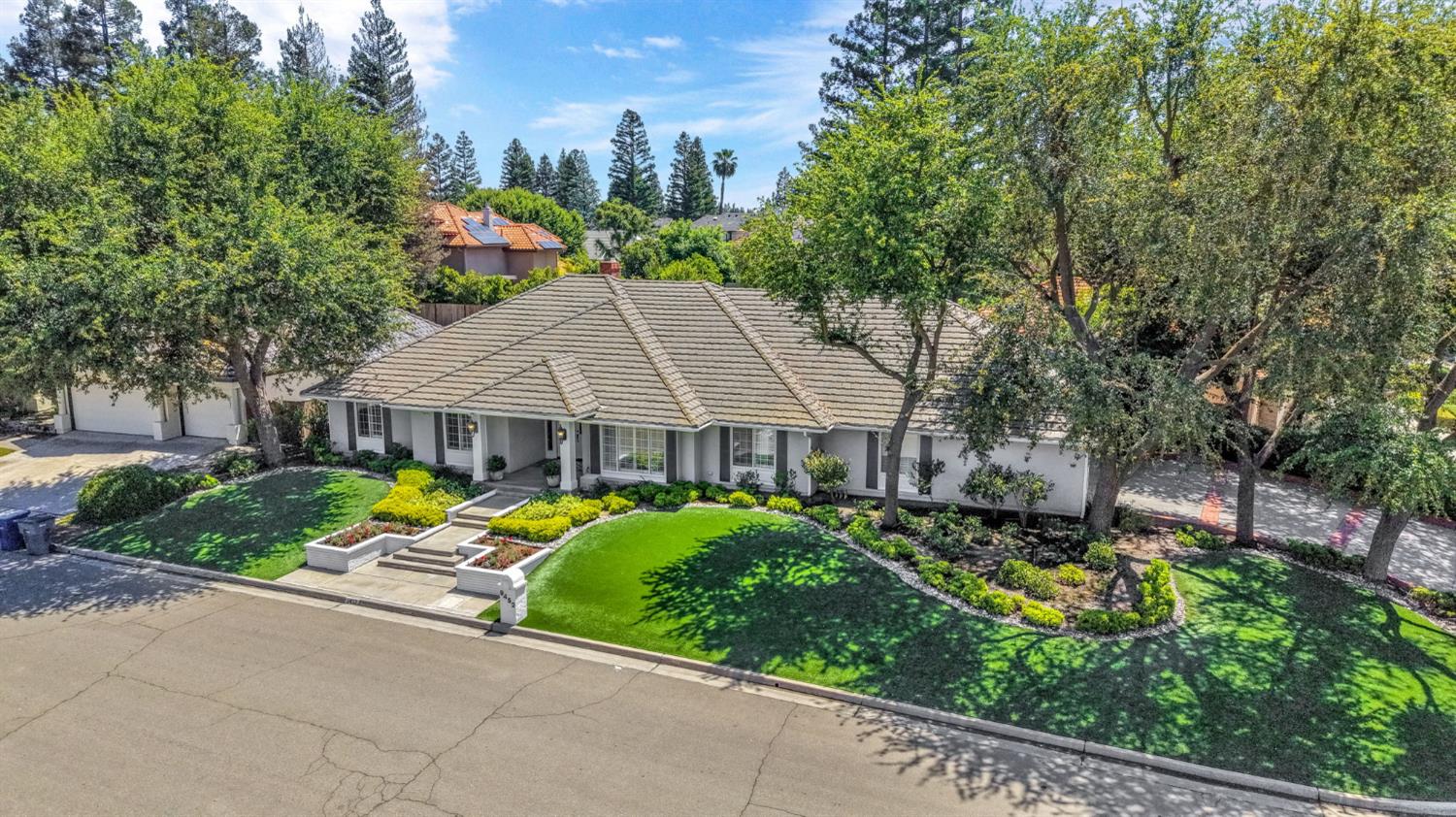 9452 N Madison Ridge Rd, Fresno, CA 93720