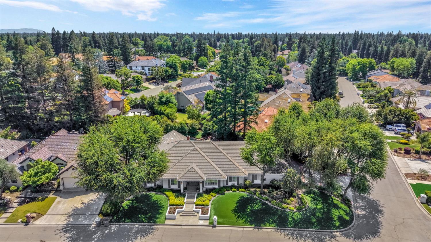 9452 N Madison Ridge Rd, Fresno, CA 93720