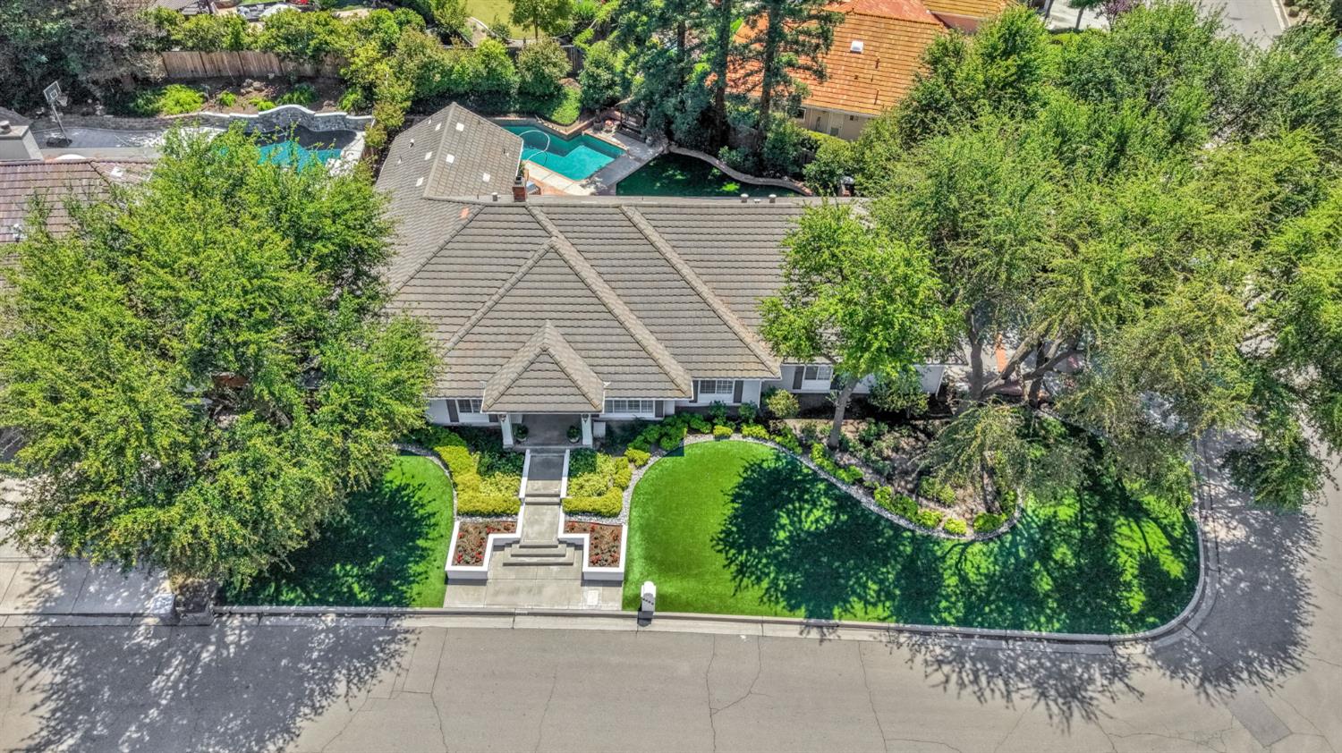 9452 N Madison Ridge Rd, Fresno, CA 93720