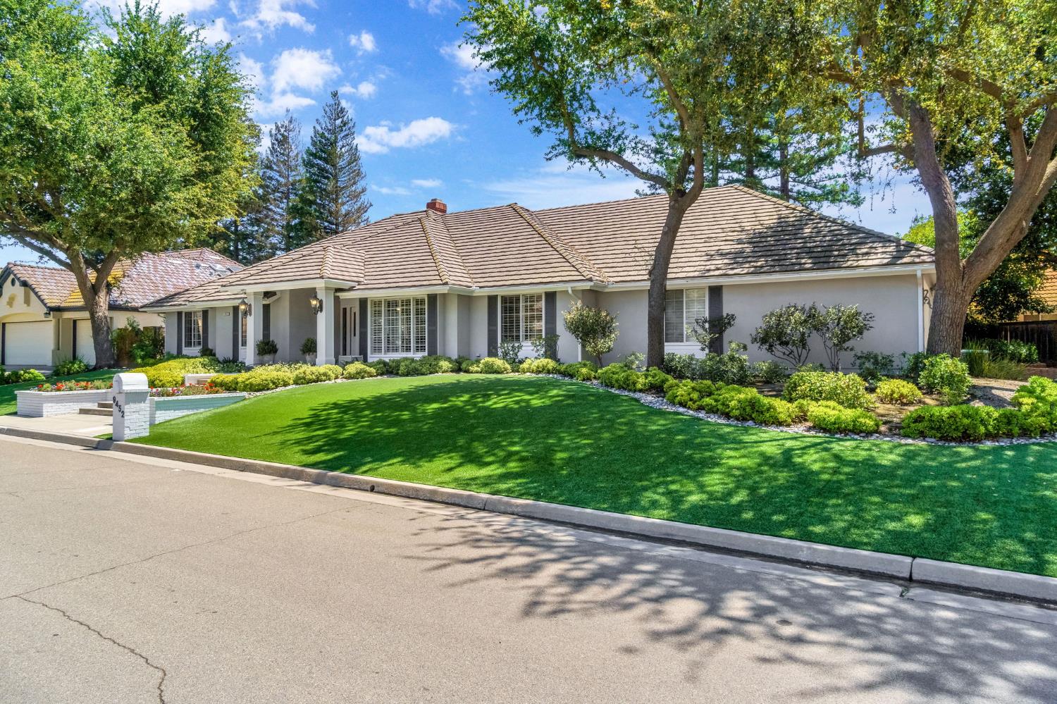 9452 N Madison Ridge Rd, Fresno, CA 93720