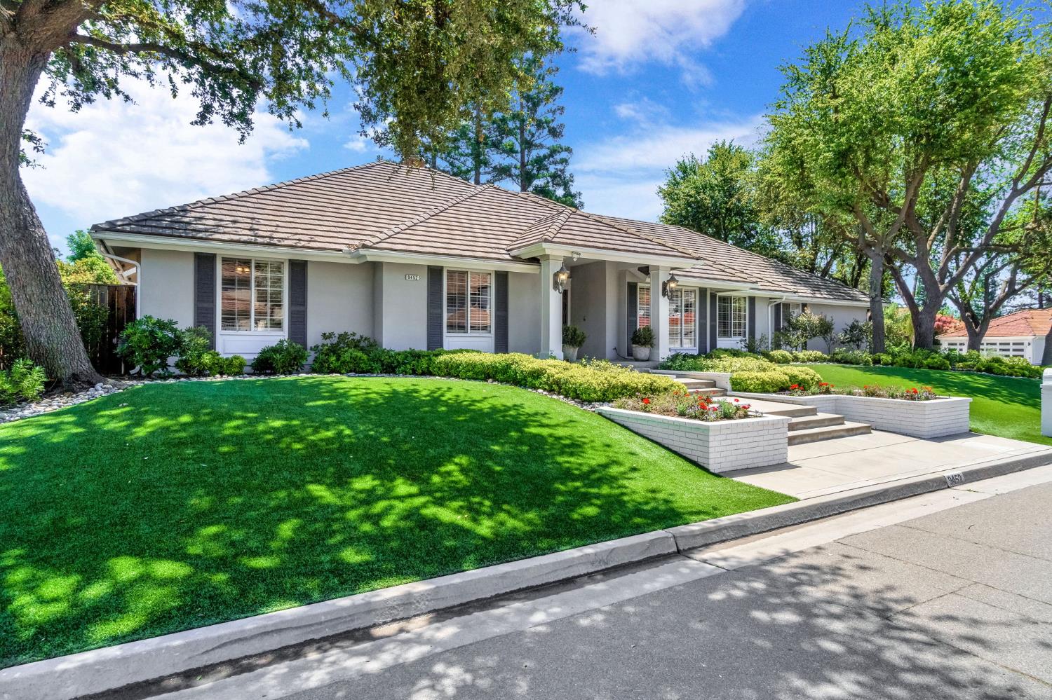 9452 N Madison Ridge Rd, Fresno, CA 93720