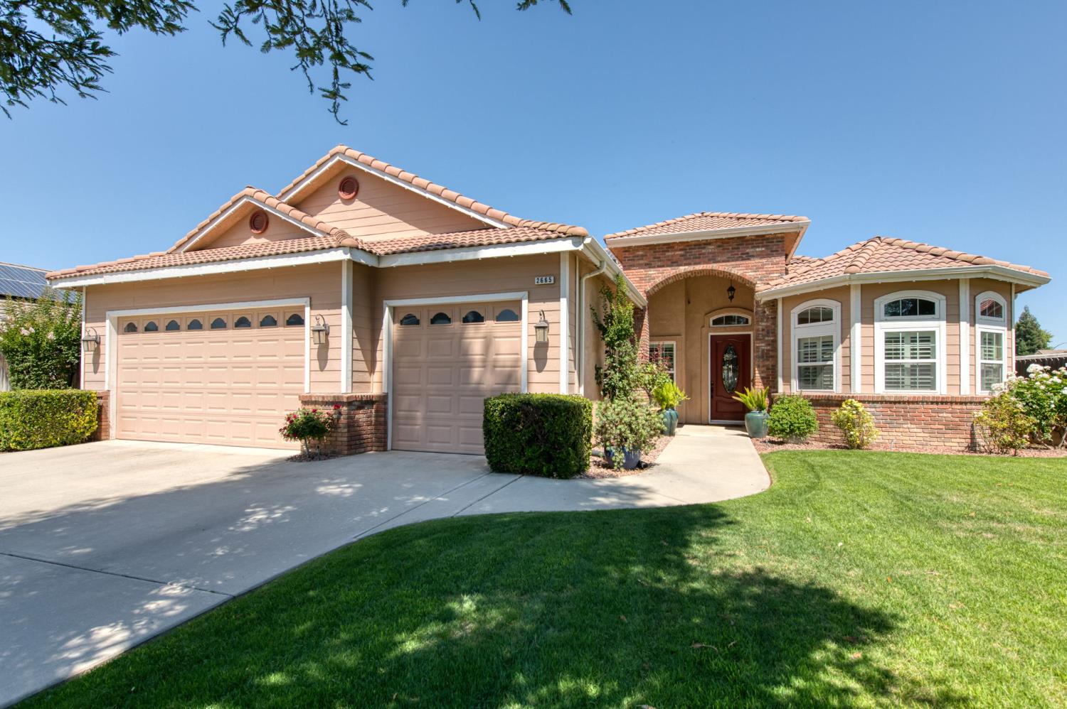2665 Cypress Ave, Clovis, CA 93611