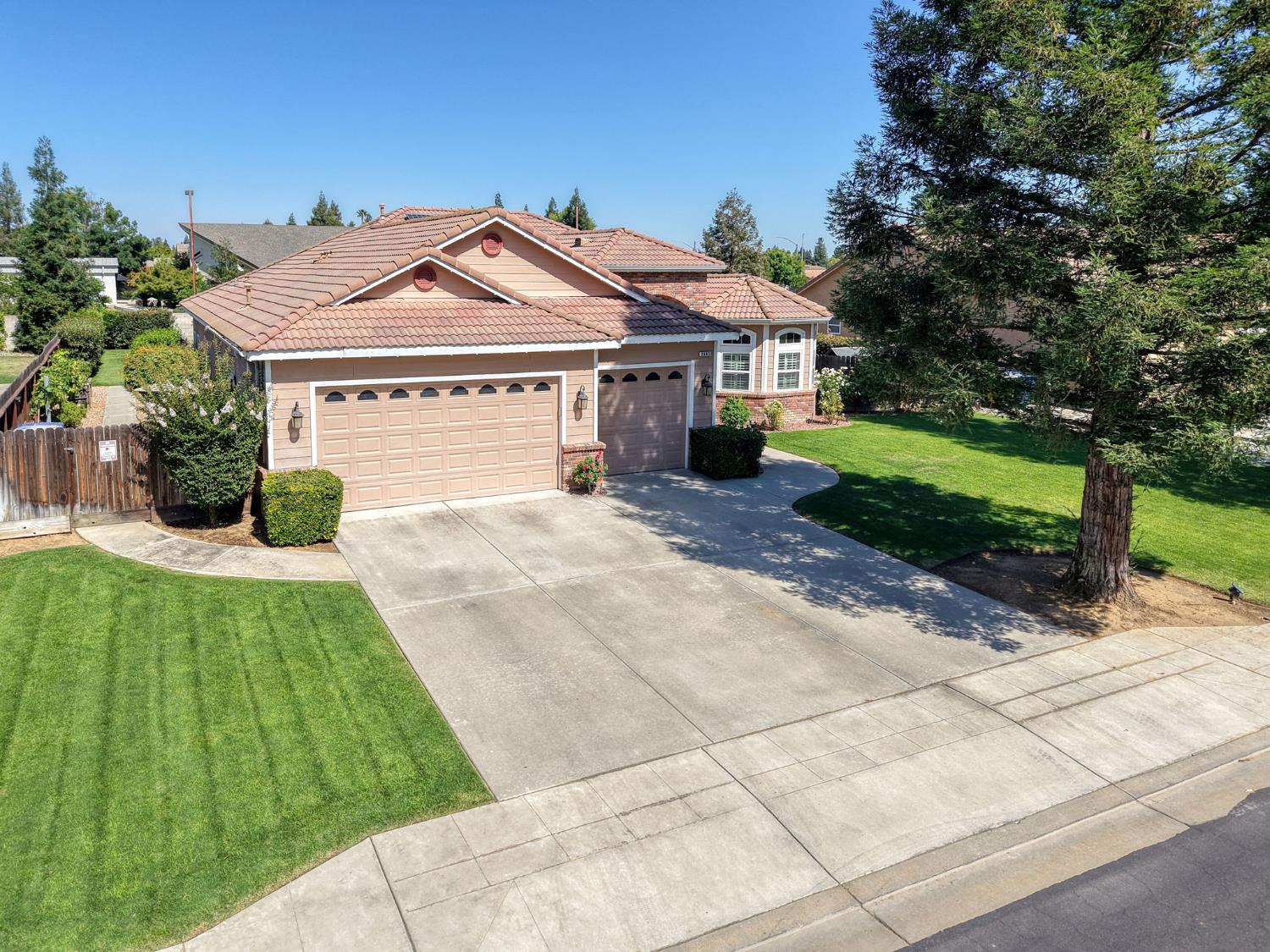 2665 Cypress Ave, Clovis, CA 93611