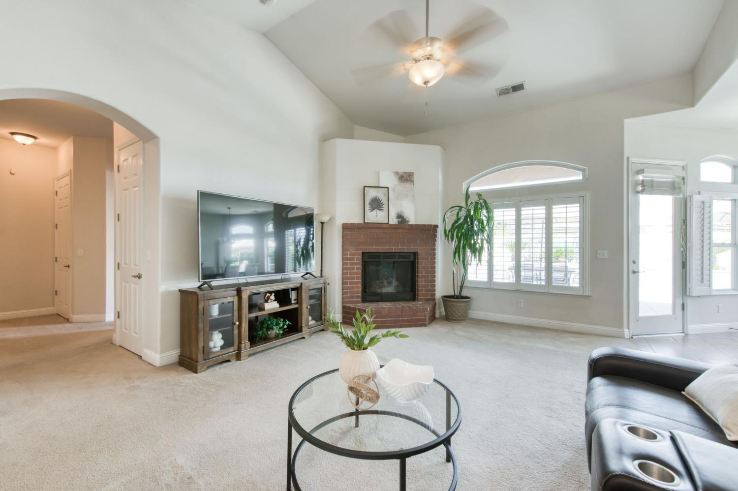2665 Cypress Ave, Clovis, CA 93611