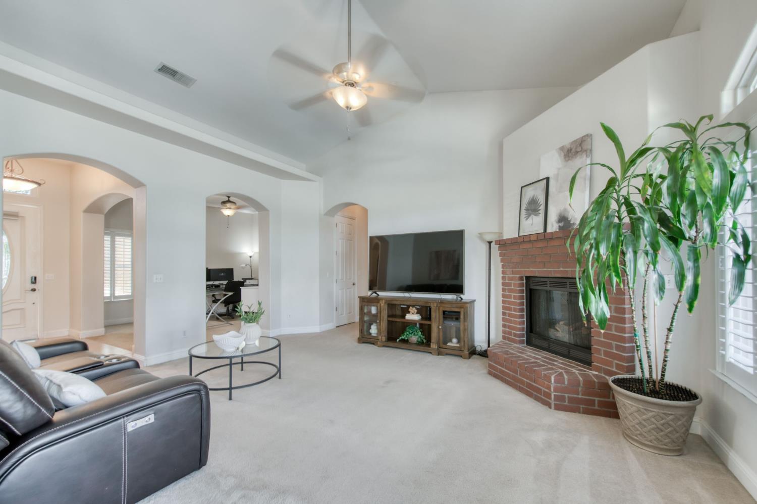 2665 Cypress Ave, Clovis, CA 93611