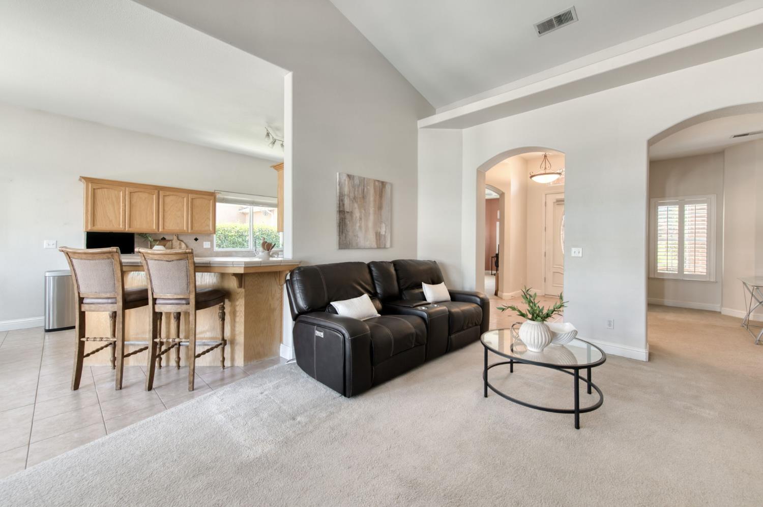 2665 Cypress Ave, Clovis, CA 93611