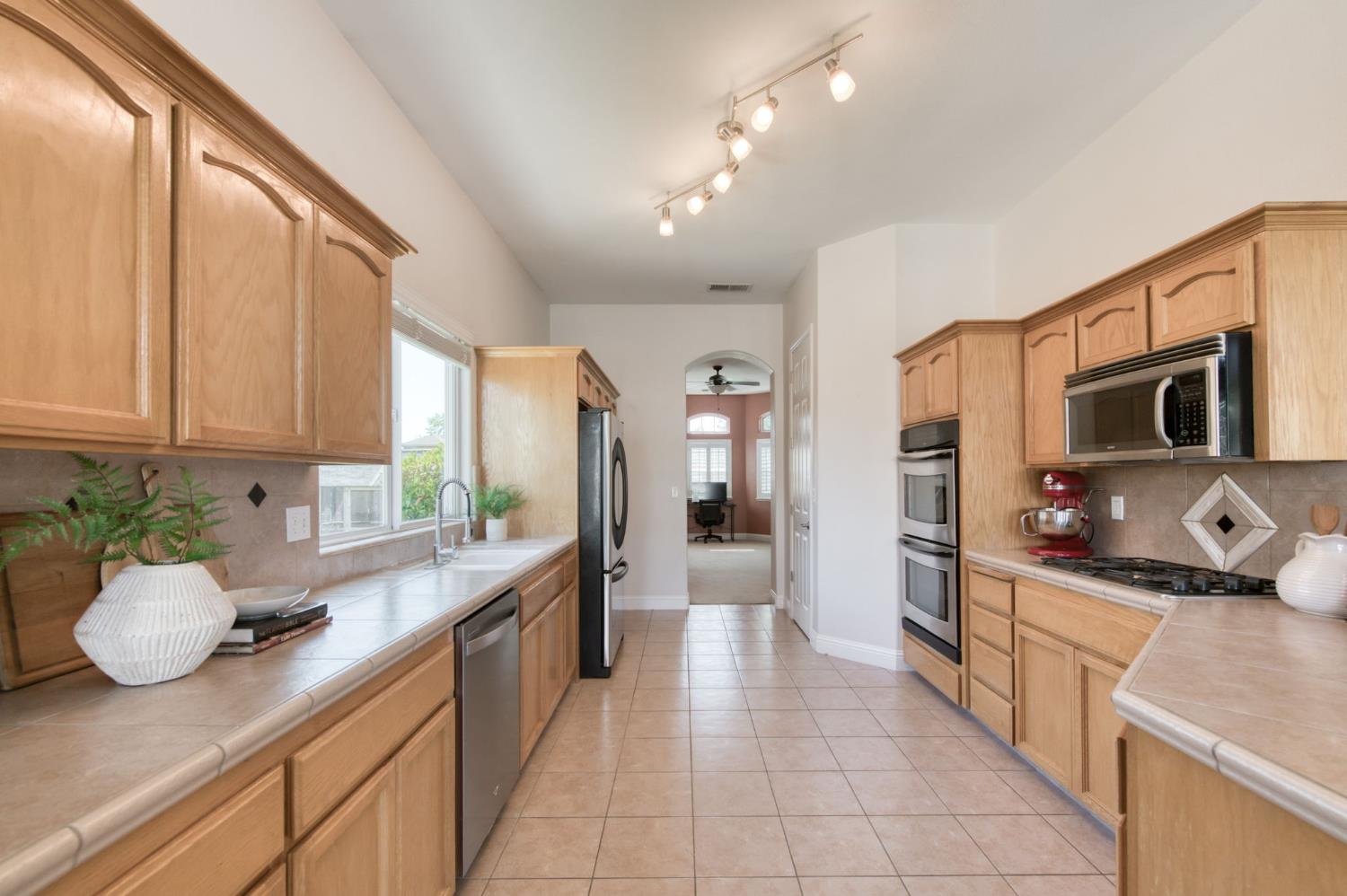 2665 Cypress Ave, Clovis, CA 93611