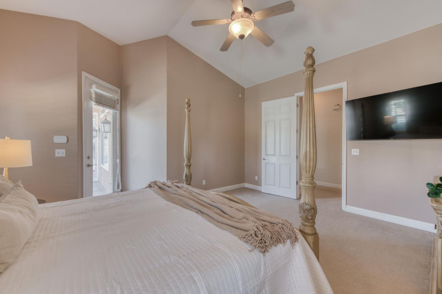 2665 Cypress Ave, Clovis, CA 93611