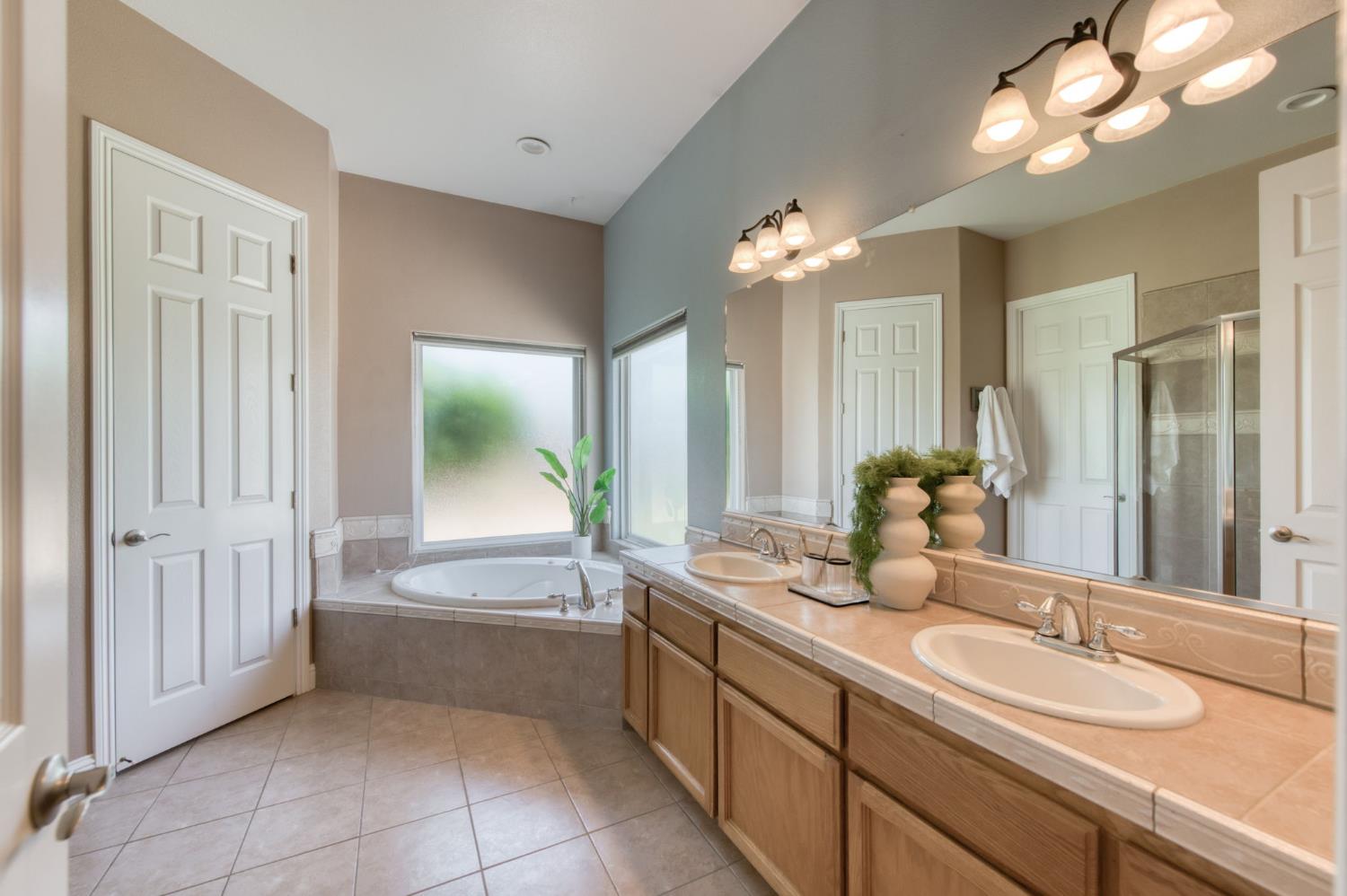2665 Cypress Ave, Clovis, CA 93611