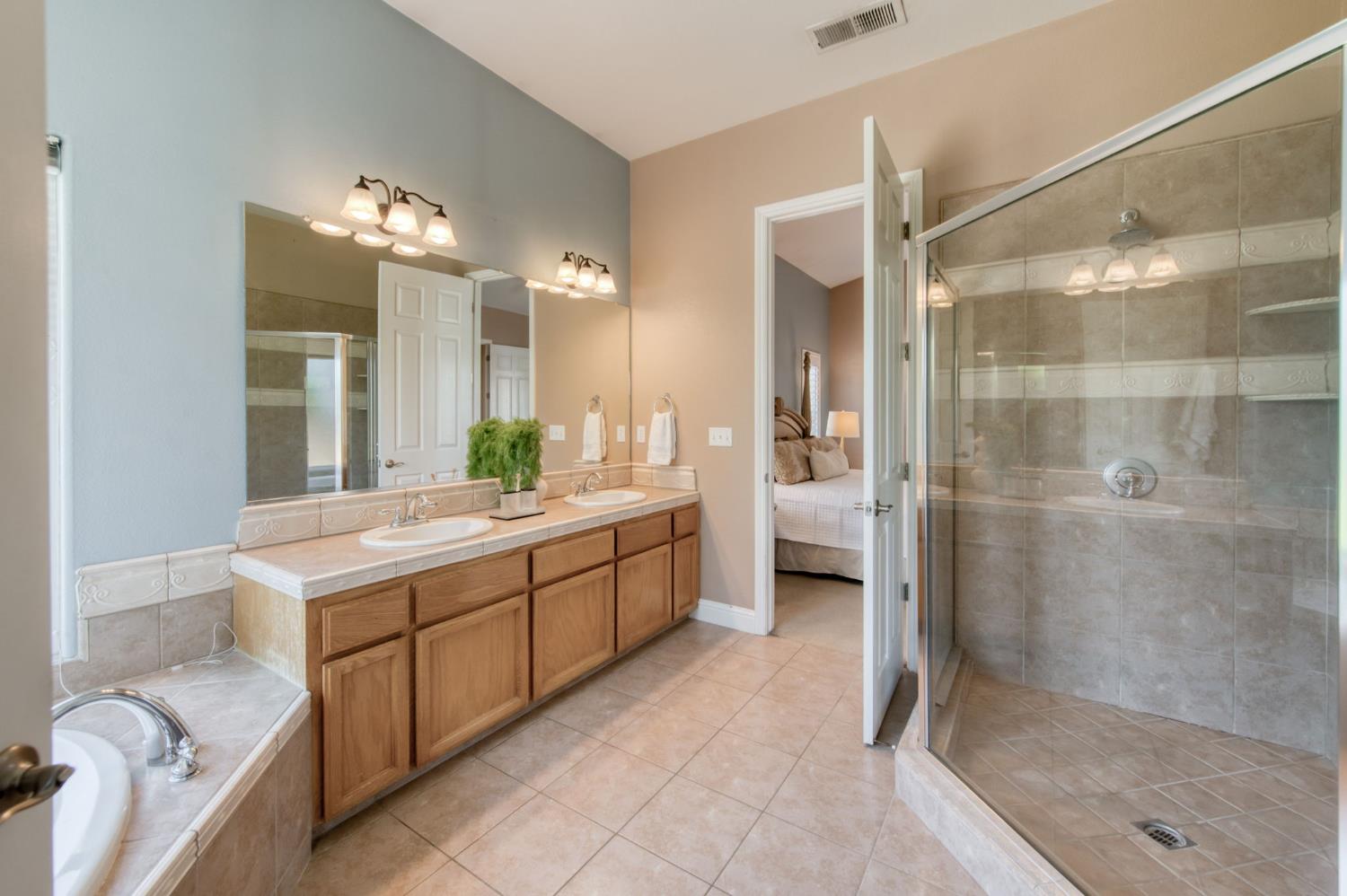 2665 Cypress Ave, Clovis, CA 93611