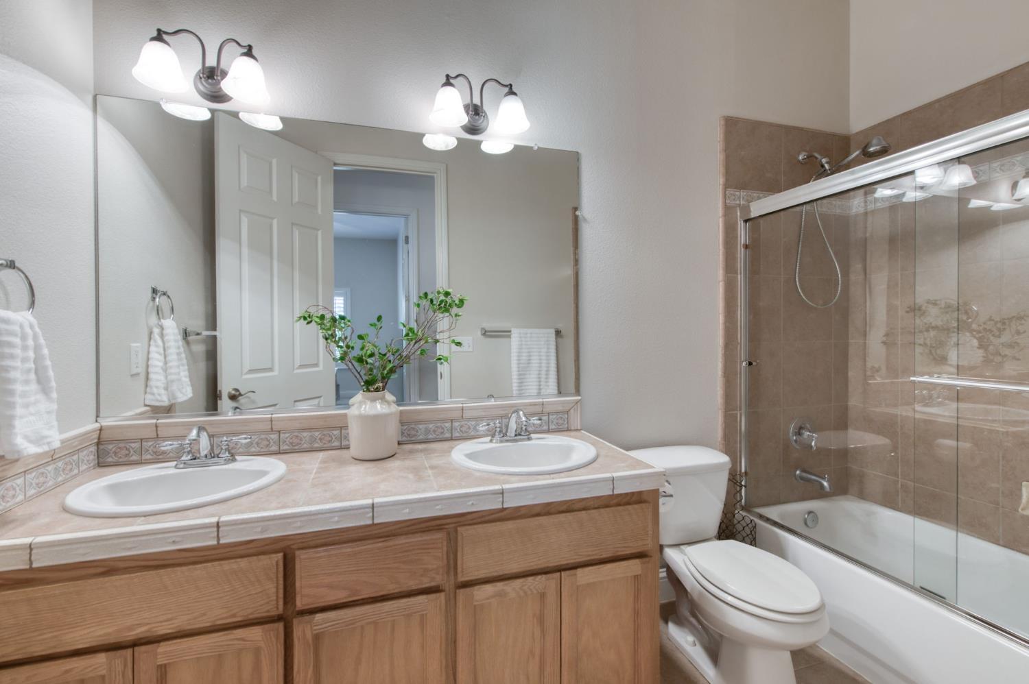 2665 Cypress Ave, Clovis, CA 93611