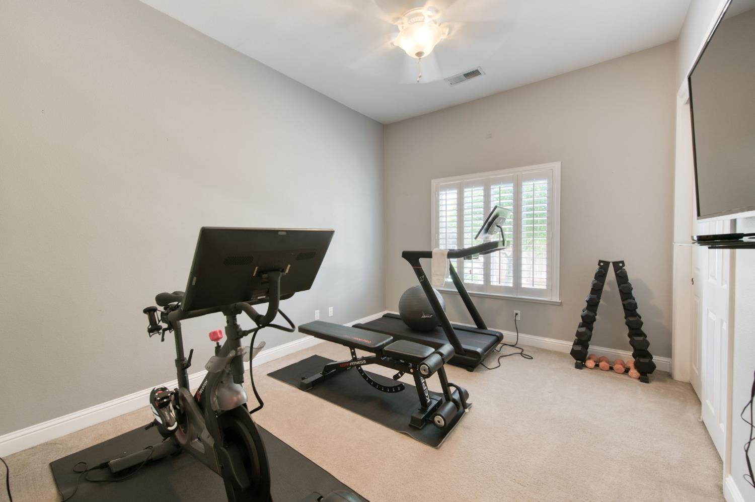 2665 Cypress Ave, Clovis, CA 93611
