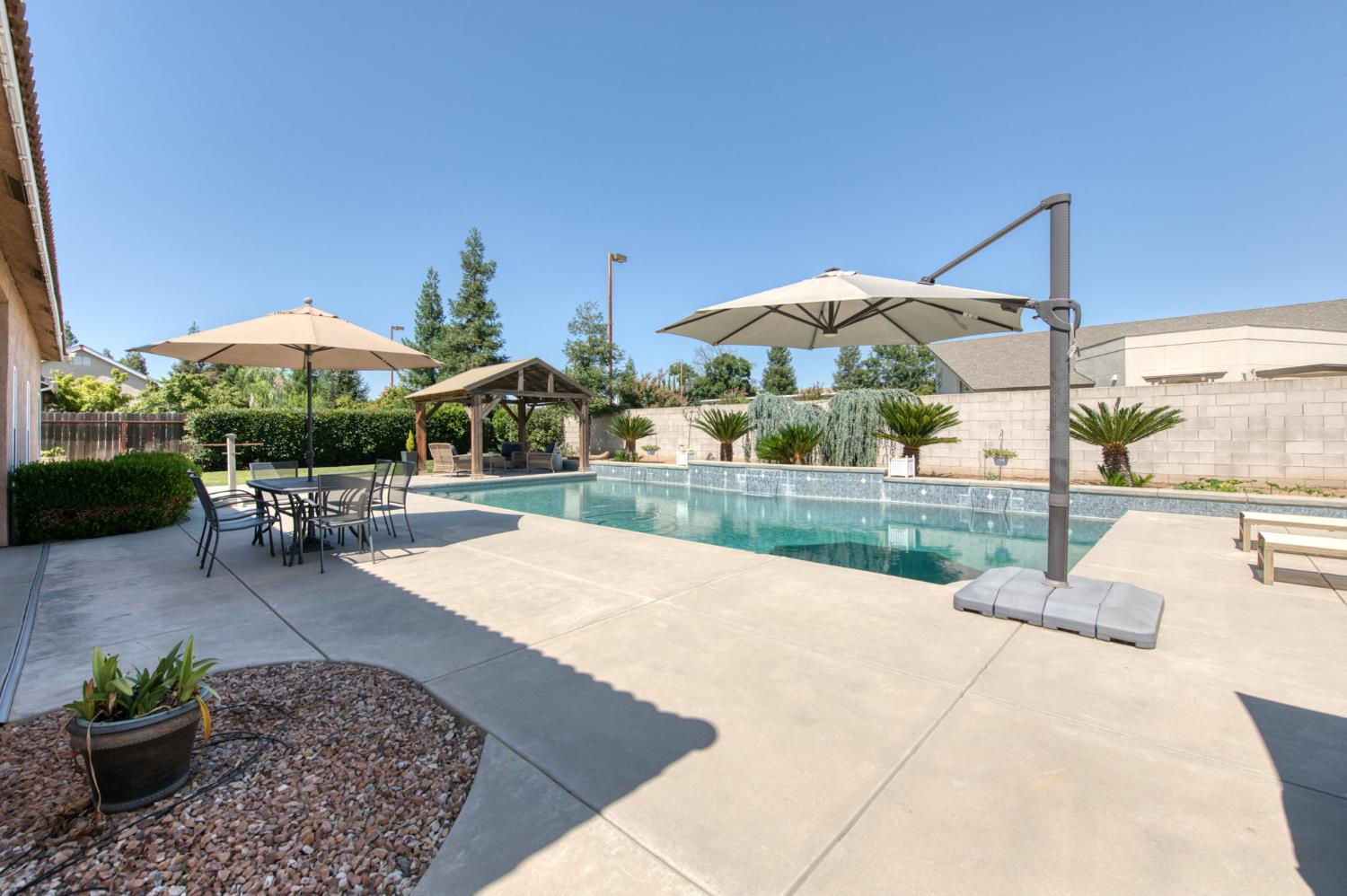 2665 Cypress Ave, Clovis, CA 93611