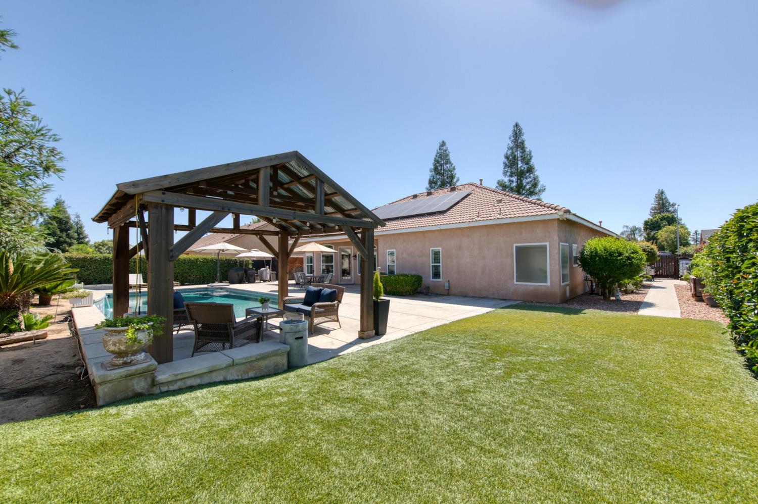 2665 Cypress Ave, Clovis, CA 93611