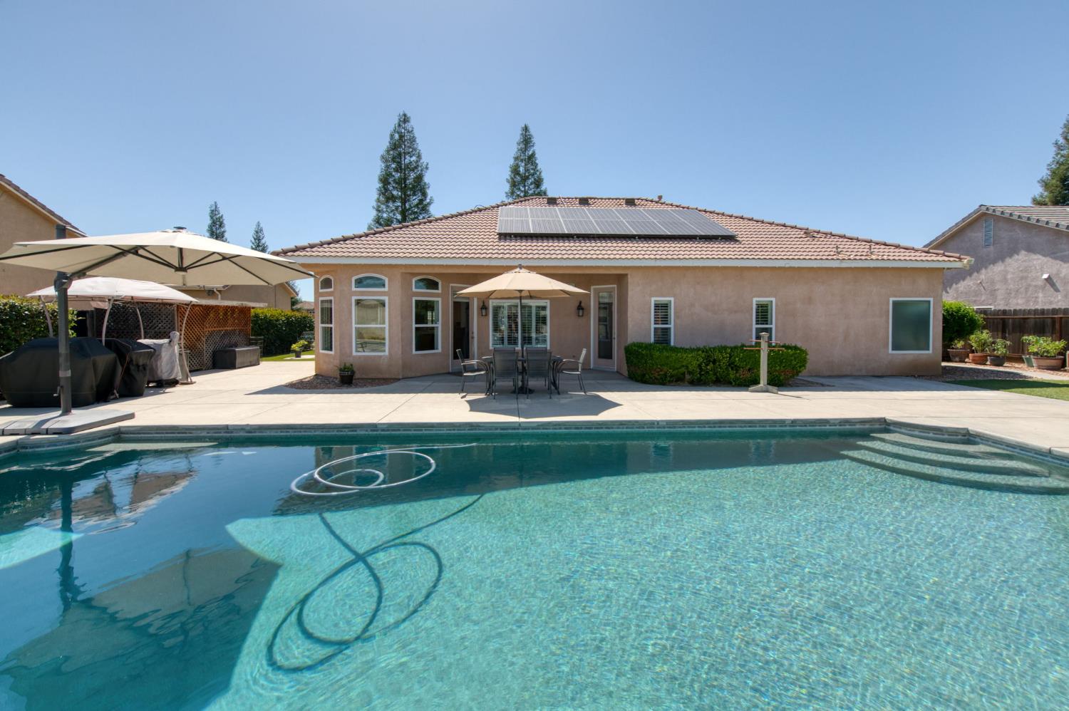2665 Cypress Ave, Clovis, CA 93611