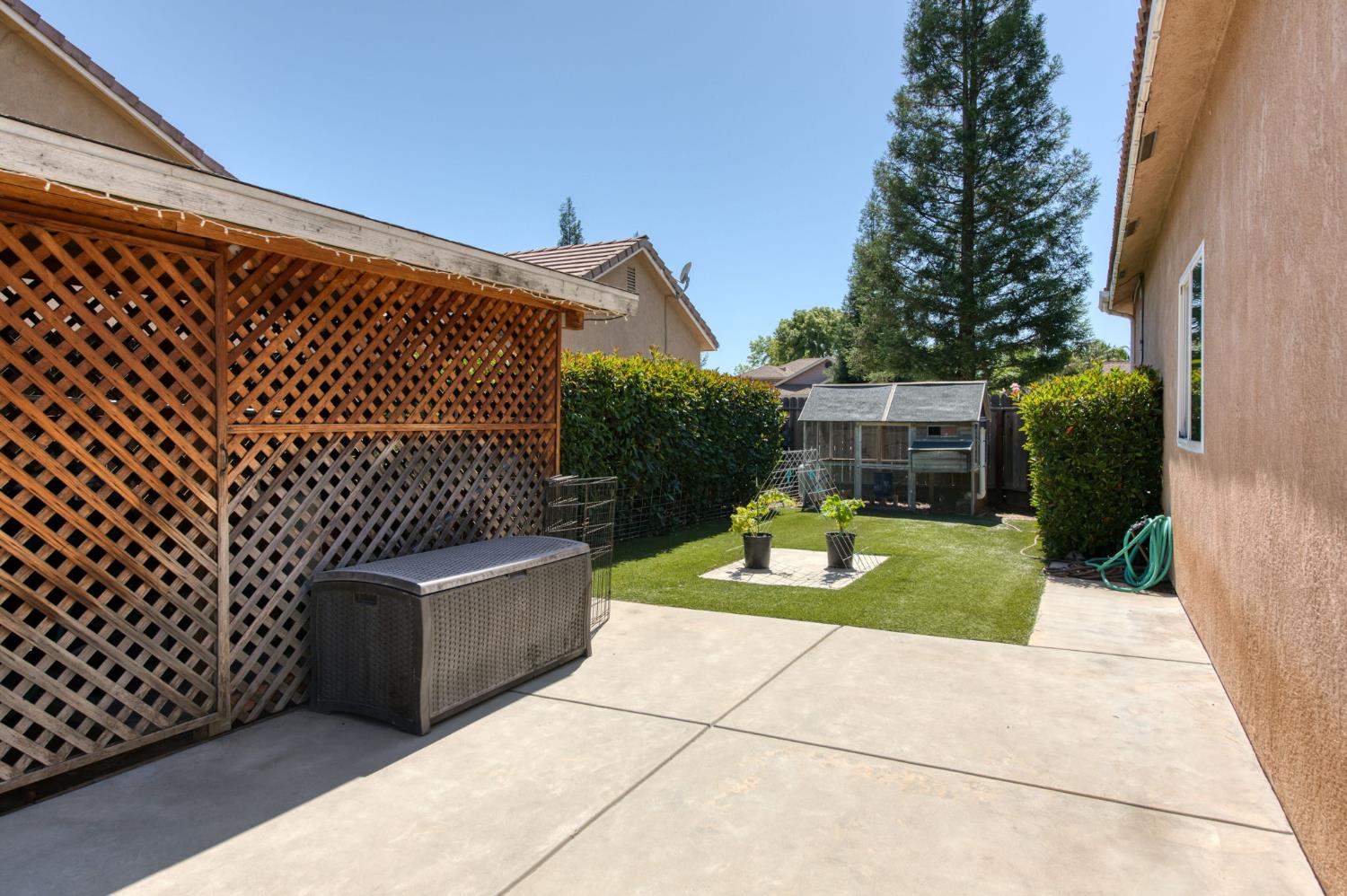 2665 Cypress Ave, Clovis, CA 93611