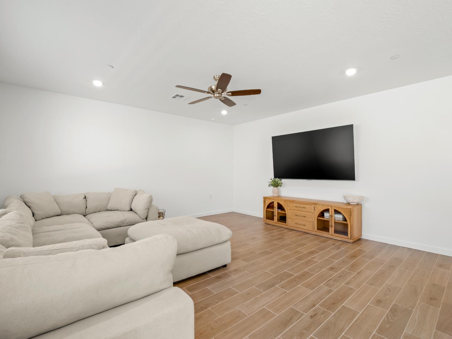 4086 Sagebrush Rd, Madera, CA 93636