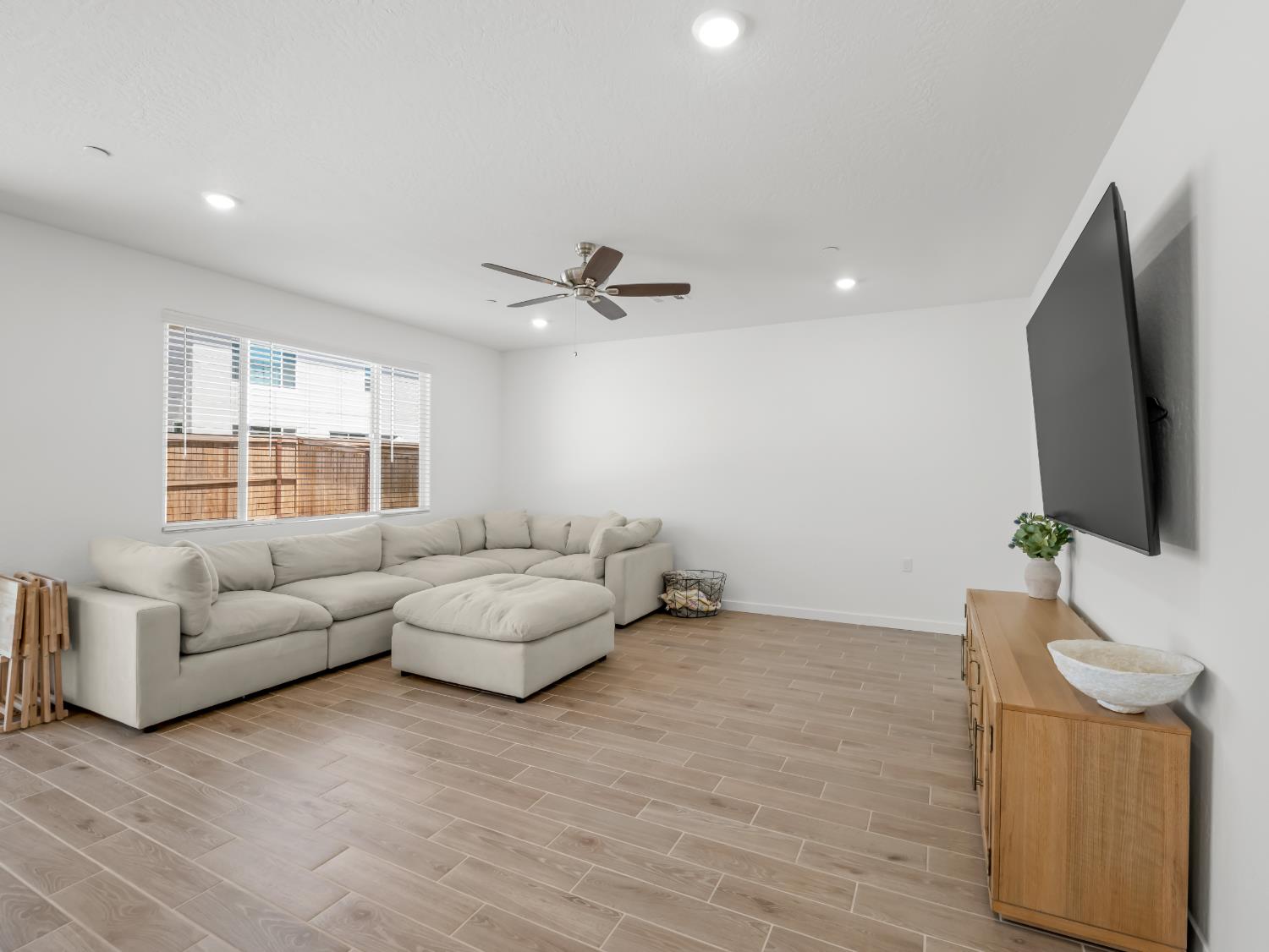 4086 Sagebrush Rd, Madera, CA 93636