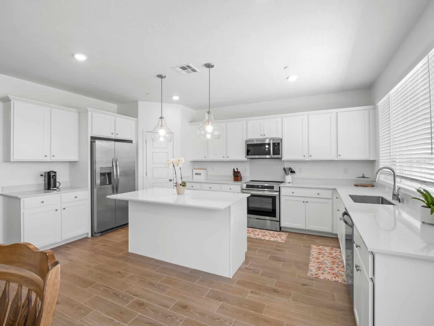 4086 Sagebrush Rd, Madera, CA 93636