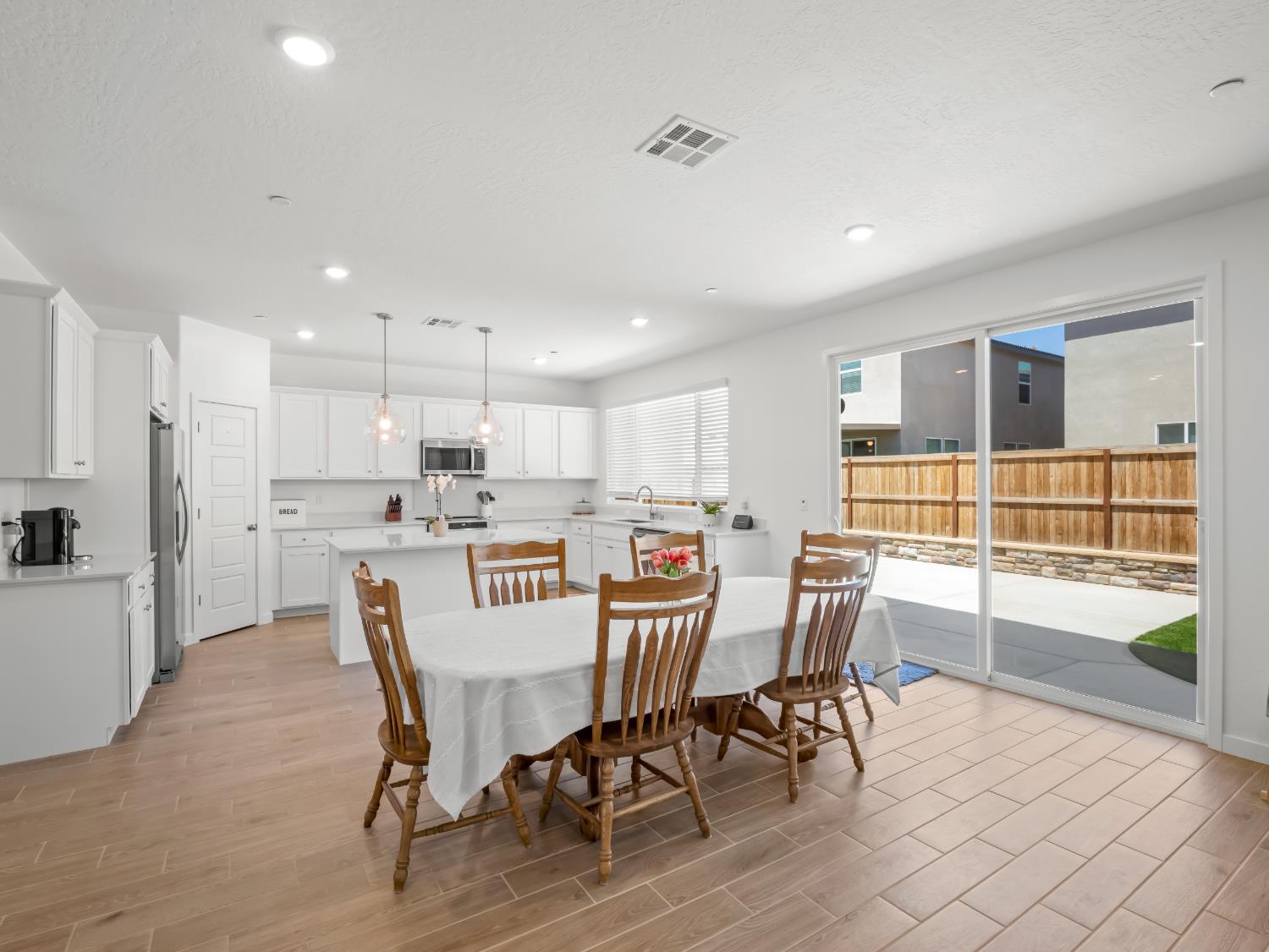 4086 Sagebrush Rd, Madera, CA 93636