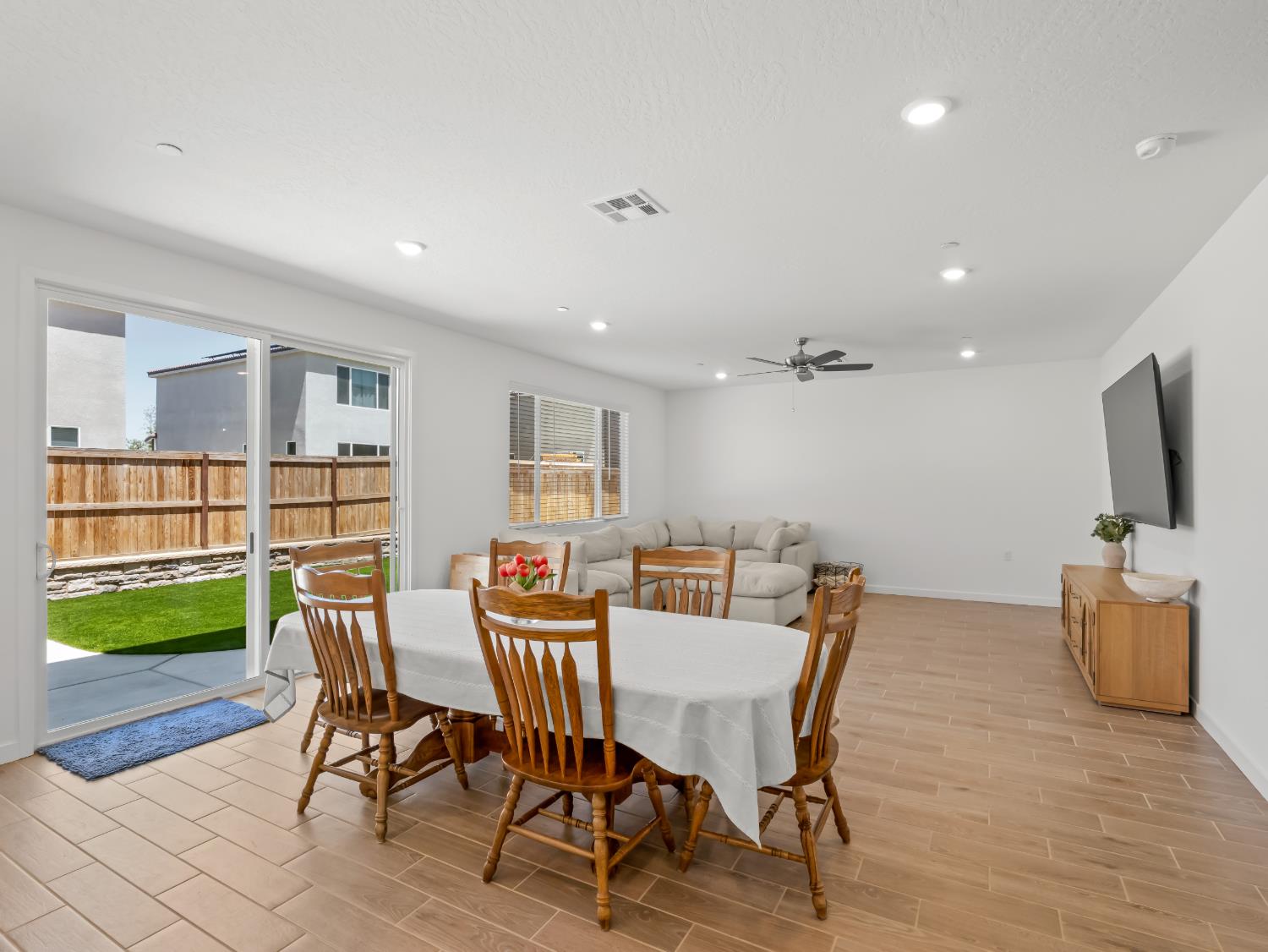 4086 Sagebrush Rd, Madera, CA 93636