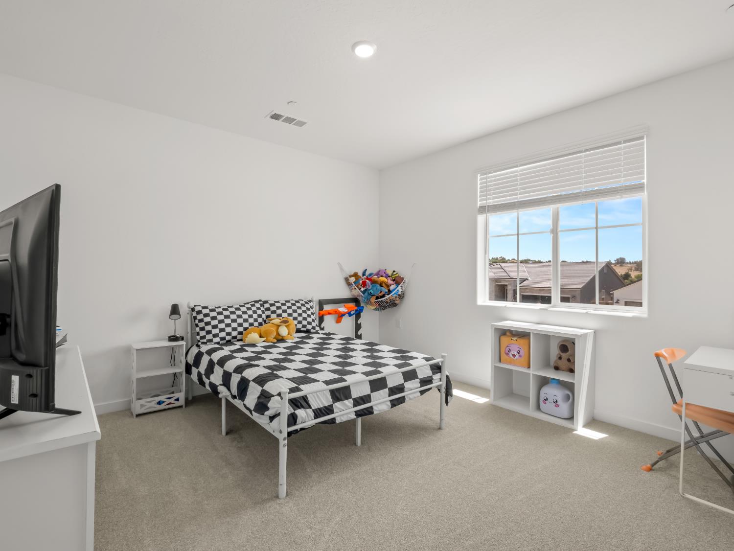 4086 Sagebrush Rd, Madera, CA 93636