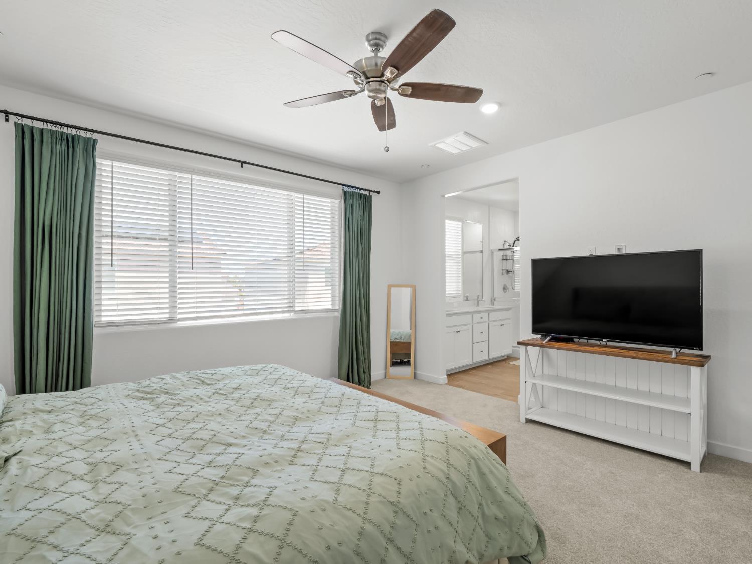 4086 Sagebrush Rd, Madera, CA 93636