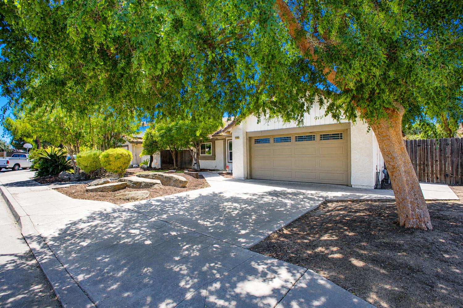 2566 Menlo Ave, Clovis, CA 93611