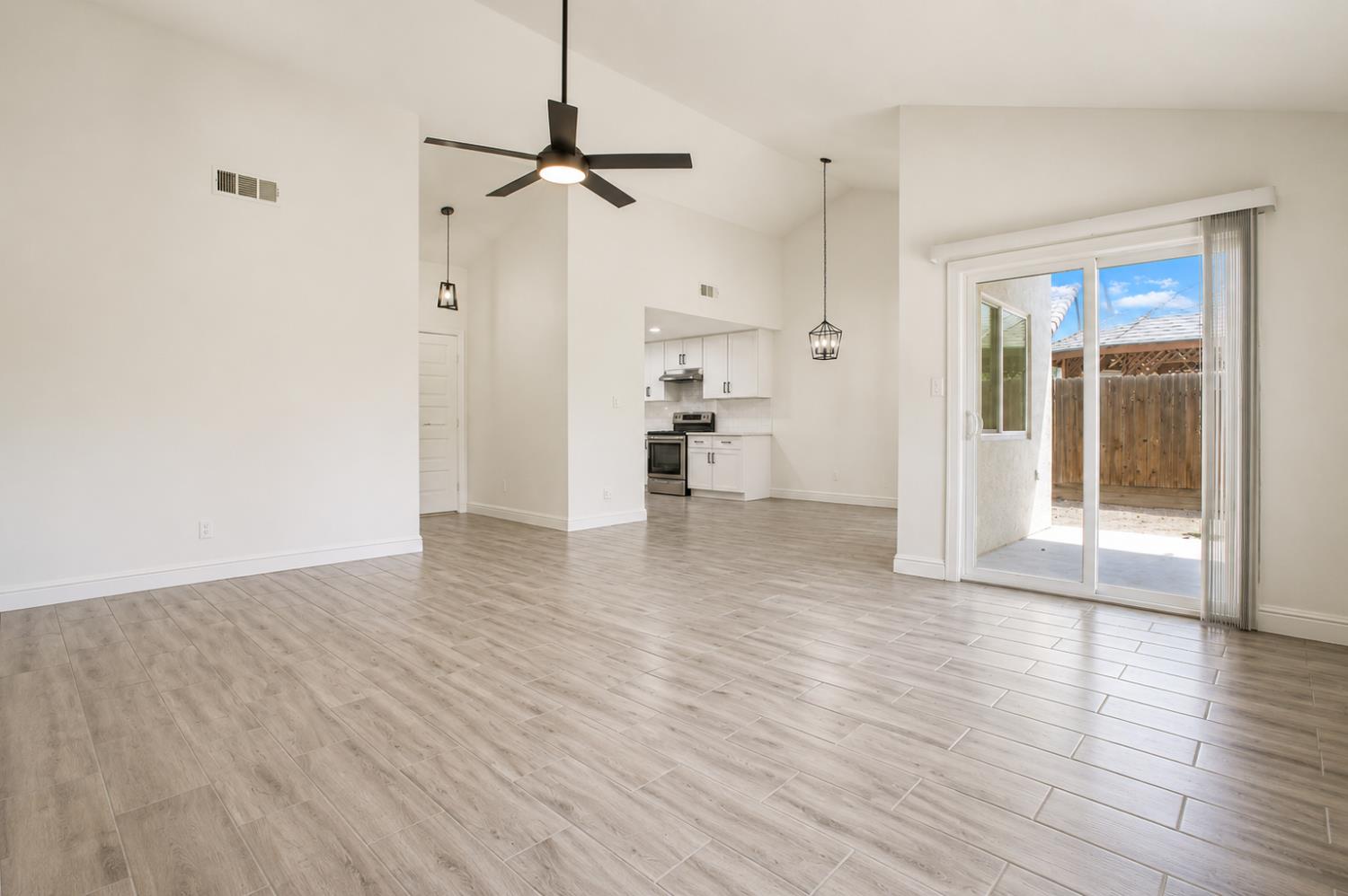 2566 Menlo Ave, Clovis, CA 93611