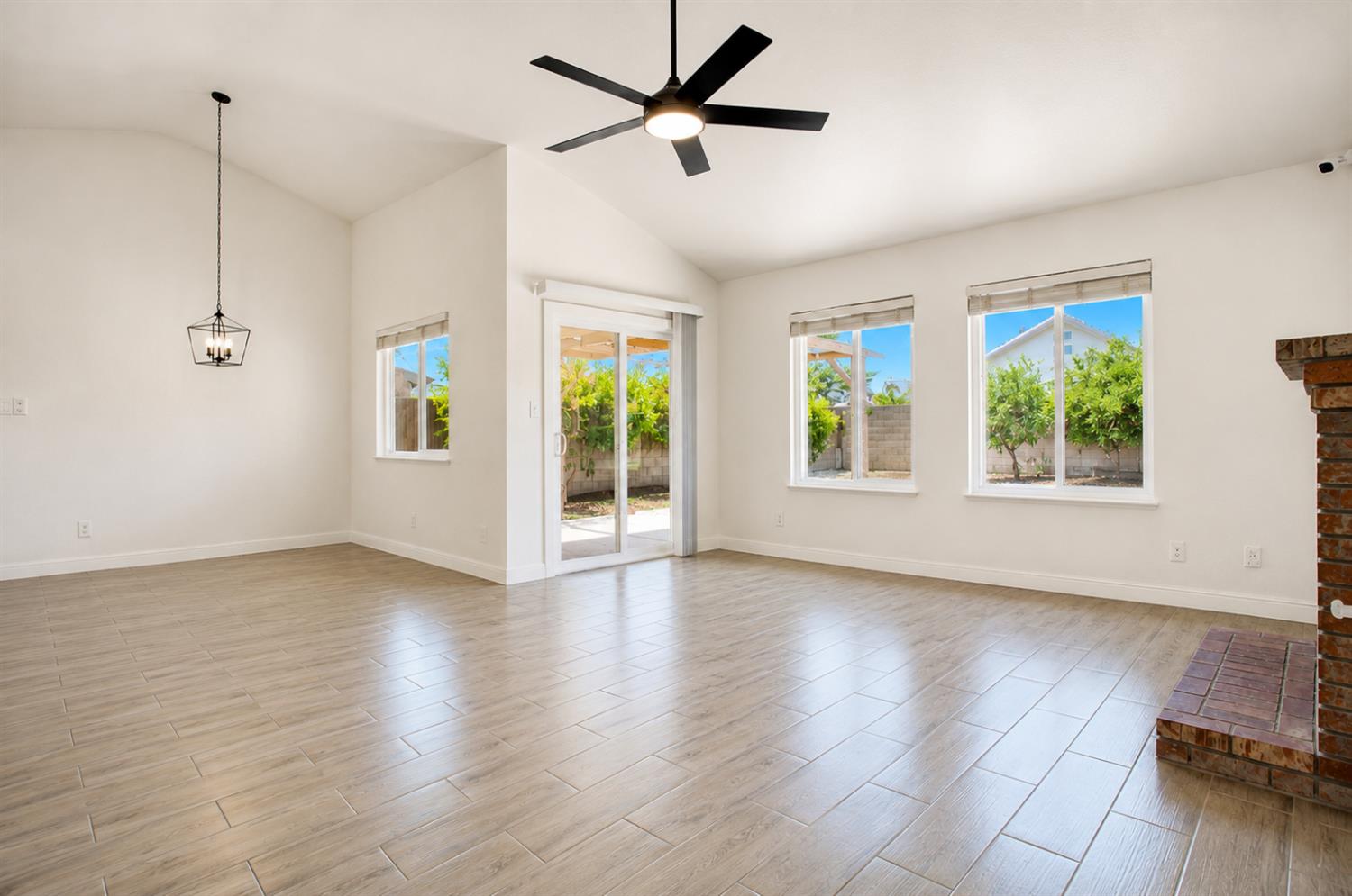 2566 Menlo Ave, Clovis, CA 93611