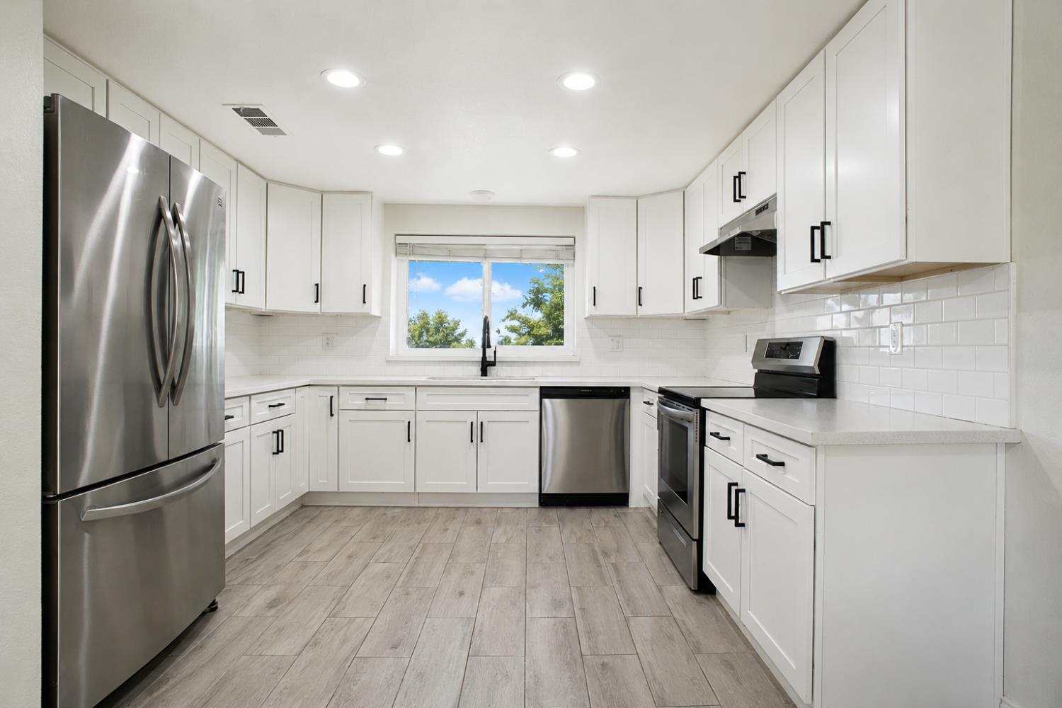 2566 Menlo Ave, Clovis, CA 93611