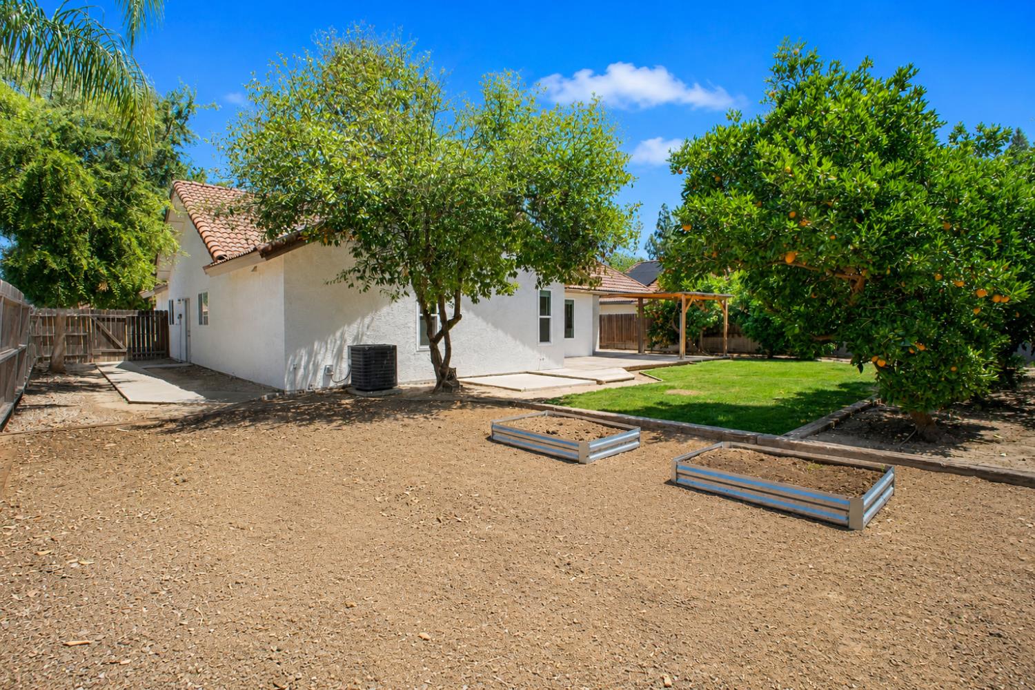 2566 Menlo Ave, Clovis, CA 93611