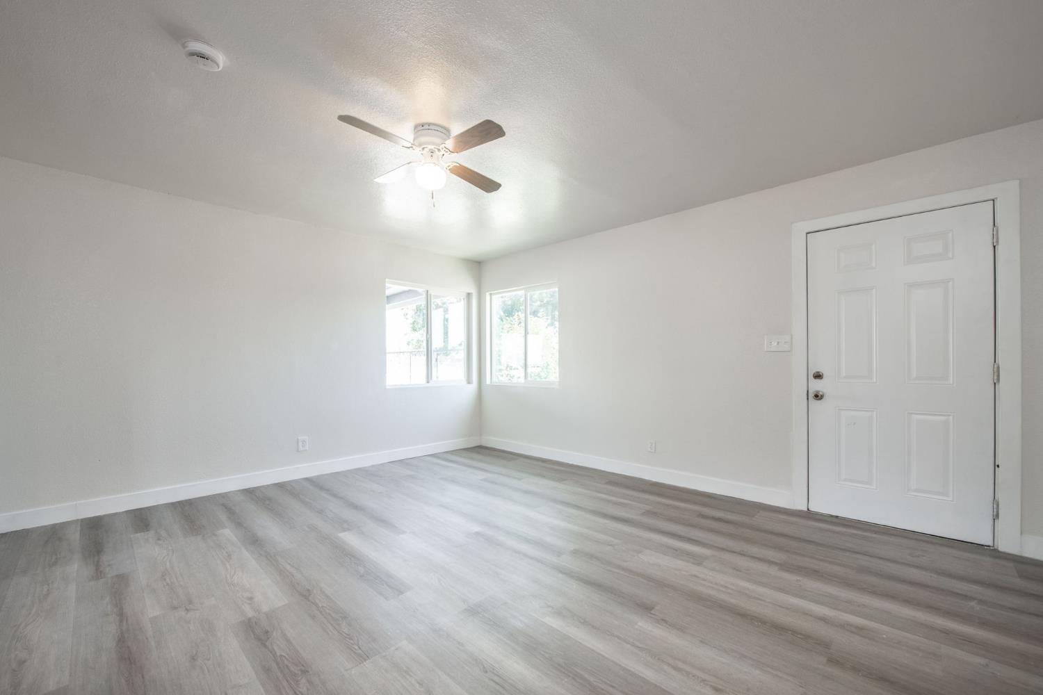 1017 E Vine Ave, Fresno, CA 93706