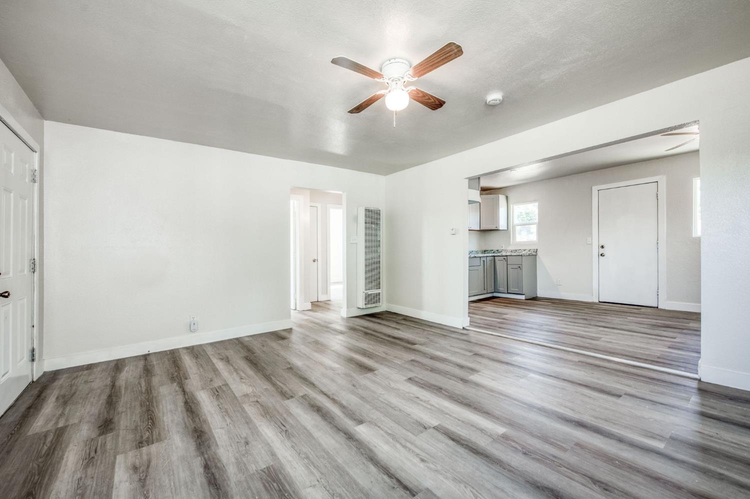 1017 E Vine Ave, Fresno, CA 93706