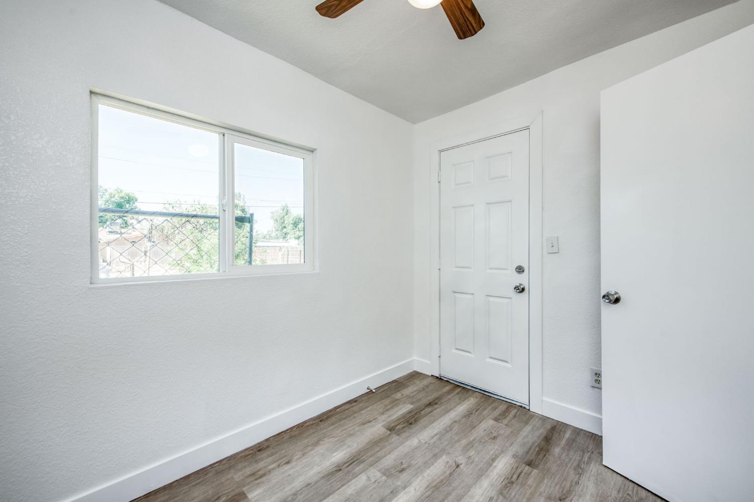 1017 E Vine Ave, Fresno, CA 93706