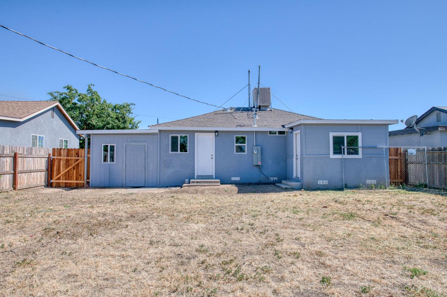 1017 E Vine Ave, Fresno, CA 93706
