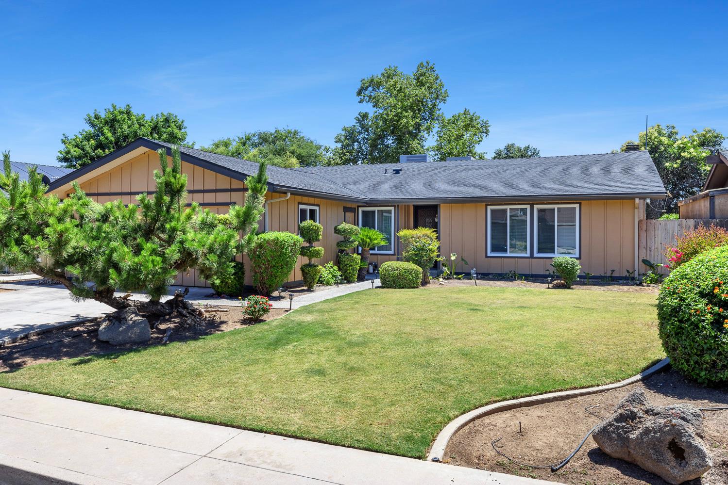 1468 Morris Ave, Clovis, CA 93611