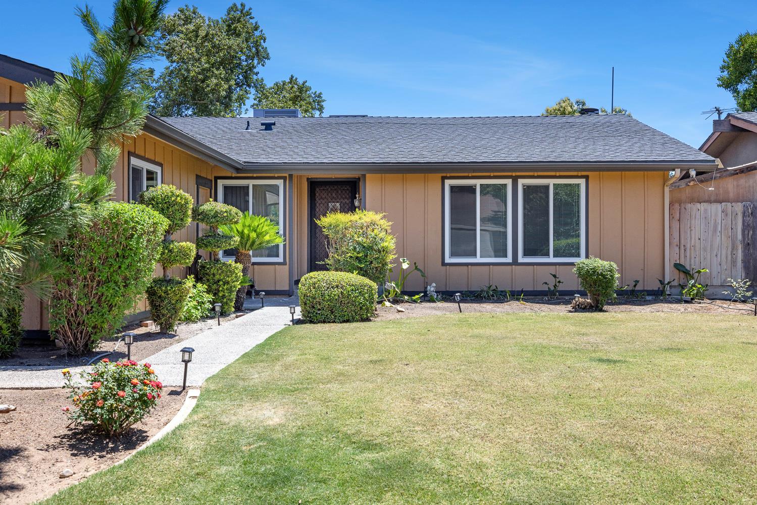 1468 Morris Ave, Clovis, CA 93611
