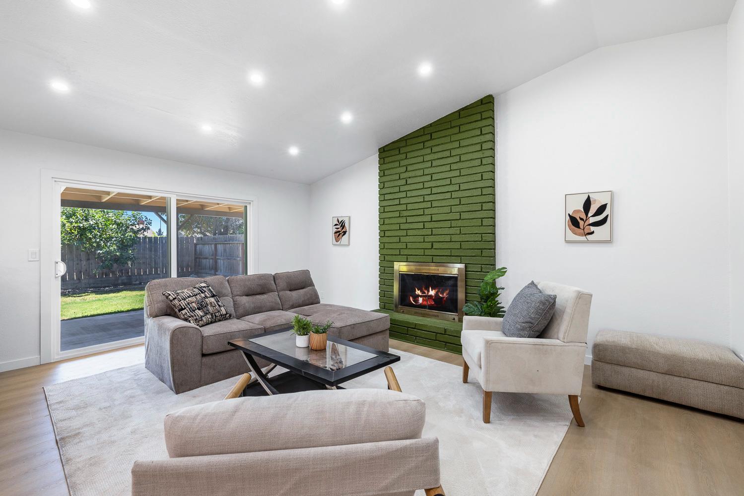 1468 Morris Ave, Clovis, CA 93611